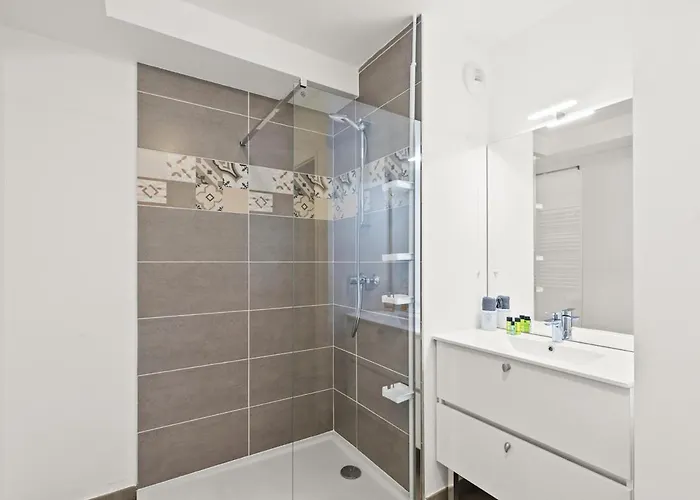 Juan Les Pins Center 2p Parking Terrasse * Antibes